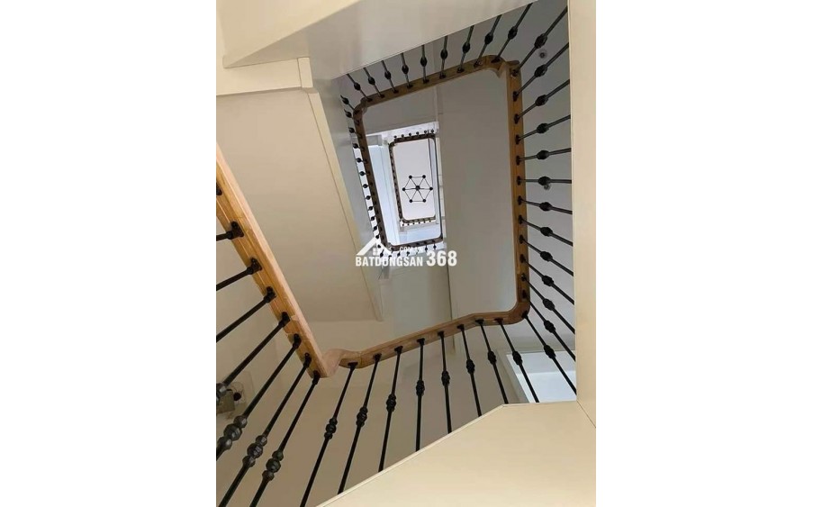 Cho thuê nhà mới, căn góc, Mai Hắc Đế, thang máy; vỉa hè 91m2* 5T- 31 Tr